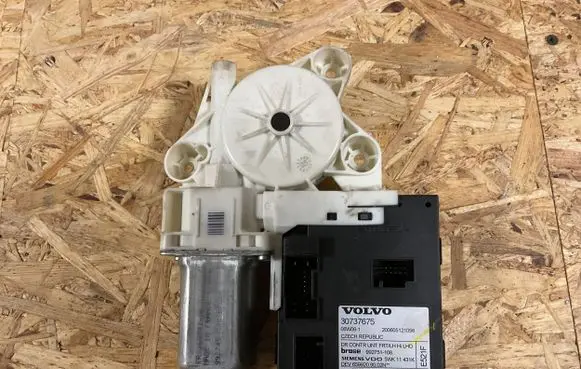 Volvo V50 Front door window regulator motor 30737675 992751108 5WK11431K