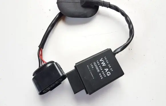 Skoda Yeti (5L) Fuel pump relay 1K0906093F