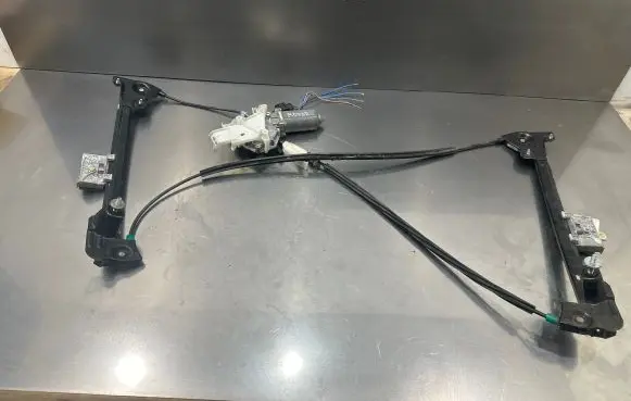 Land Rover Freelander Sliding door window regulator with motor 102893100 0516006101