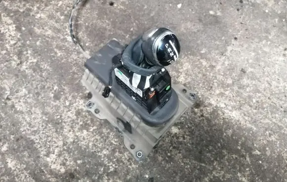 Fiat 500L Gear shifter/selector 00502931400