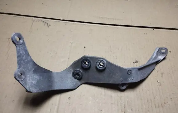 Honda Legend Engine mounting bracket SJA2