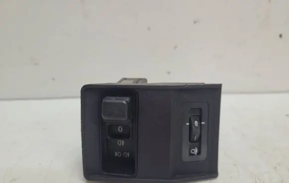 BMW 5 E34 Fog light switch 8110498