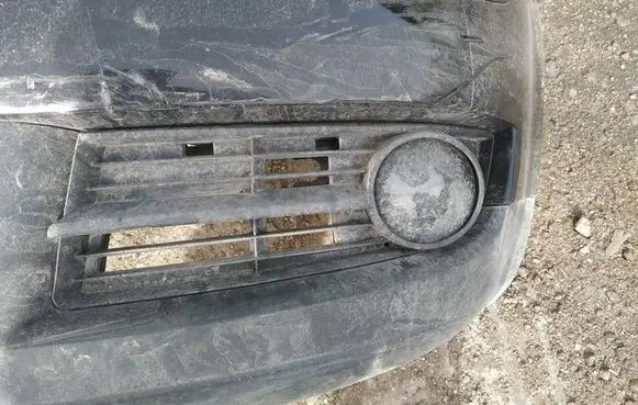 Volkswagen Touran I Front bumper lower grill