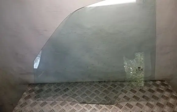 Hyundai Terracan Front door window glass four-door