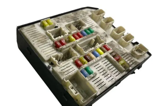 Renault Megane III Fuse box set 284B60168R 519331E01 9636233392