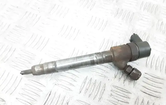 Volvo V70 Fuel injector supply line/pipe 30777526