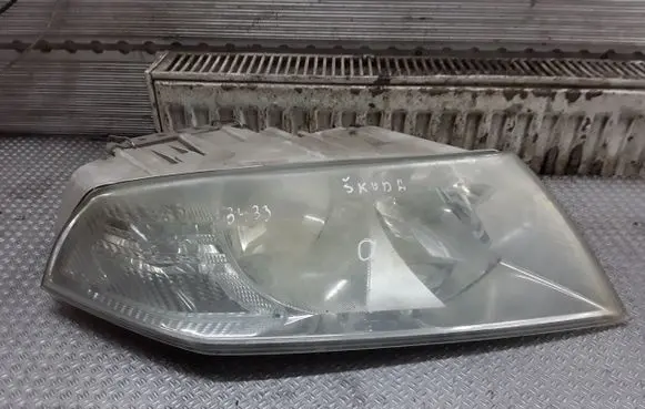 Skoda Octavia Mk2 (1Z) Headlight/headlamp