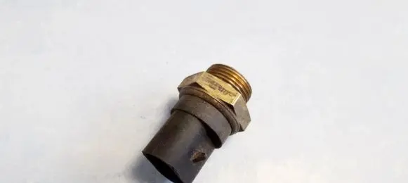 Opel Vectra B Coolant temperature sensor 90242277