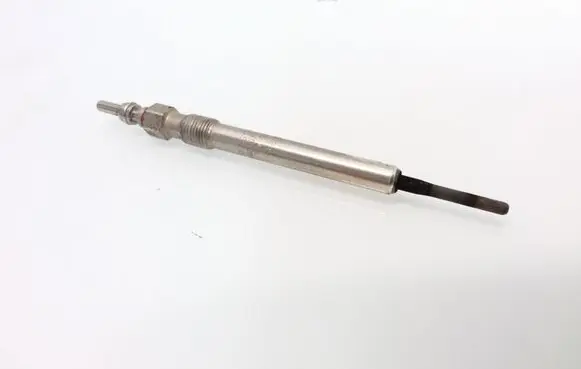 Volkswagen PASSAT B7 Glow plug 03L963319 025040300744