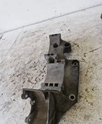 Volkswagen Golf IV Engine mounting bracket 045903143C