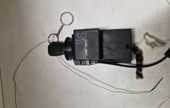 Mercedes-Benz Vito Viano W639 Ignition lock 6395450608