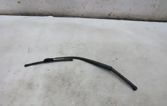 Honda CR-V Front wiper blade arm