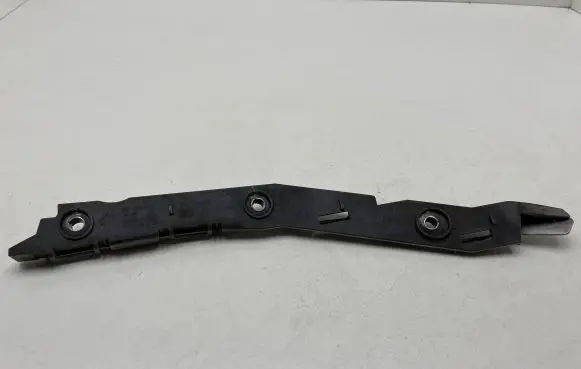 Front bumper mounting bracket
