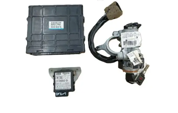 Mitsubishi L200 Engine control unit/module MR577084 E6T01476