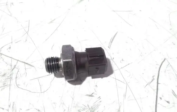 BMW 3 F30 F35 F31 Oil pressure sensor 2367061 236706101