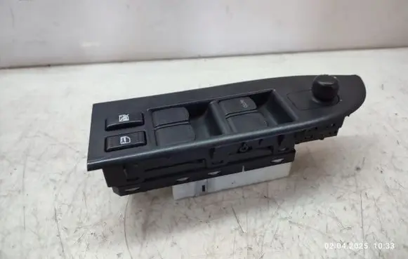 Suzuki Grand Vitara II Electric window control switch 64J20