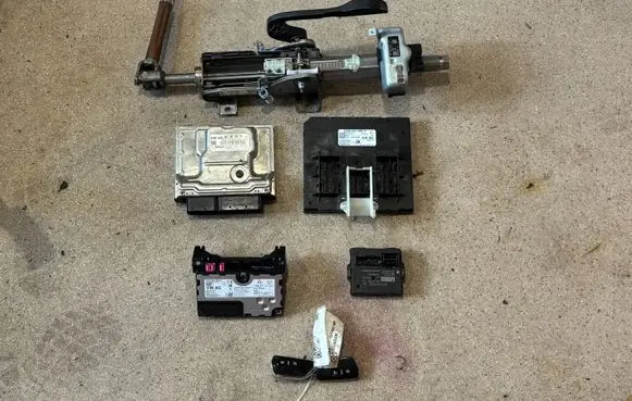 Volkswagen Golf VIII Engine ECU kit and lock set 5WA907530E 5WA035284A 5WA937086P