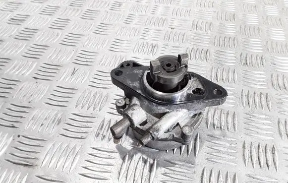 Opel Corsa D Vacuum pump 55193232