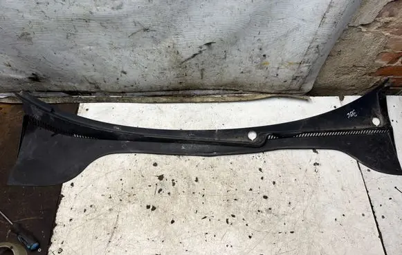 Volkswagen Golf V Wiper trim 1K5819415A