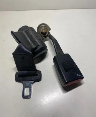 Middle seatbelt (rear)