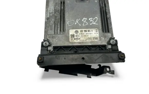 Volkswagen PASSAT B6 Engine control unit/module ECU 03C906021A 0261S04469