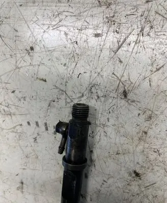 Audi A6 S6 C5 4B Fuel injector