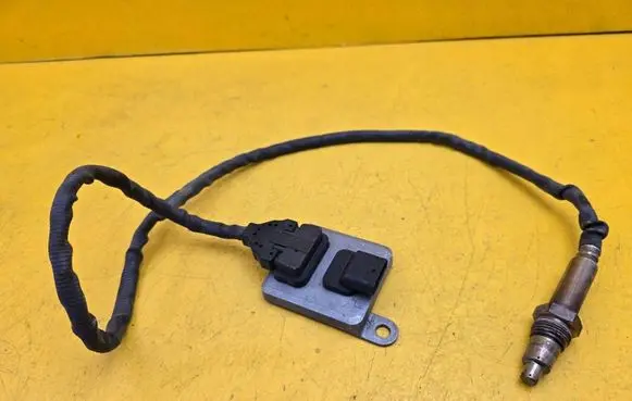 Mercedes-Benz C W205 Lambda probe sensor A0009053706 180601120114 5WK96683F