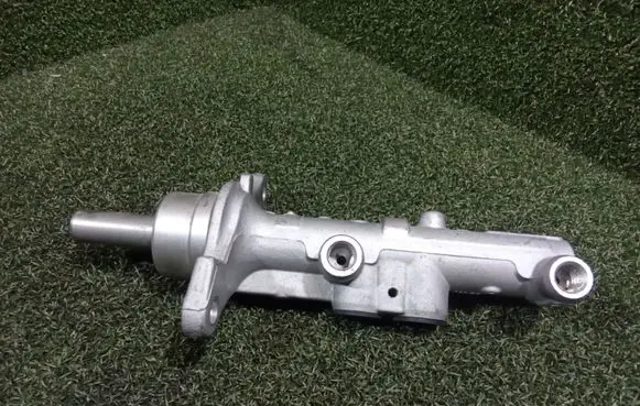 Renault Trafic III (X82) Master brake cylinder 460112992R
