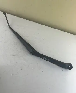 Toyota RAV 4 (XA20) Front wiper blade arm
