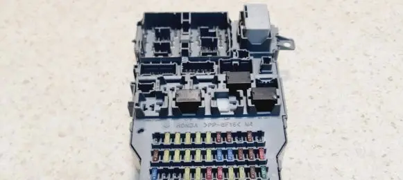 Honda Accord Fuse module SEFE43 033005 CE4PYA9V