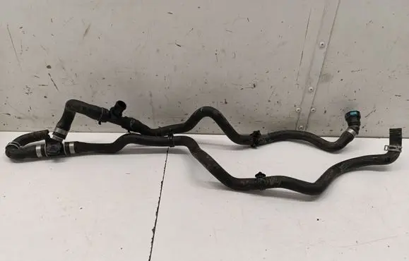 Volvo XC90 Engine coolant pipe/hose 318598123