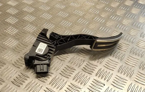 Volkswagen Golf VII Accelerator throttle pedal 5Q1723503F