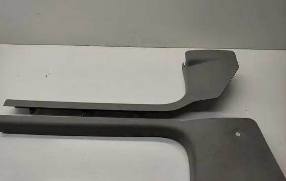 Chrysler 300 - 300C sill trim set (inner) 0YS70TRMAC 0YS71TRMAC