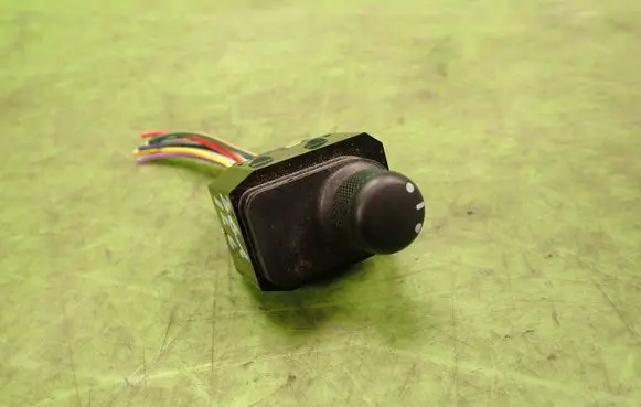 Suzuki SX4 Wing mirror switch 
