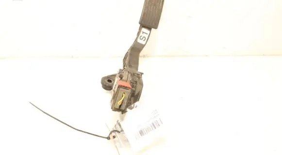 Accelerator throttle pedal