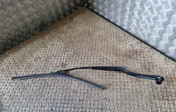 Dodge Challenger Windshield/front glass wiper blade 