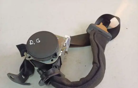 Opel Astra H Rear seatbelt F13155539