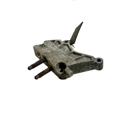 Hyundai Santa Fe Engine mounting bracket