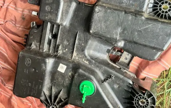 Peugeot Expert AdBlue liquid reservoir 4099016 MP6358