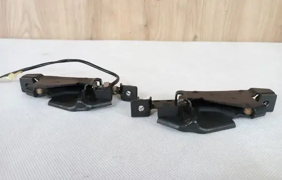 Mercedes-Benz SLK R170 Convertible roof lock latch cylinder 1707900277 A1707900277 A1707900177