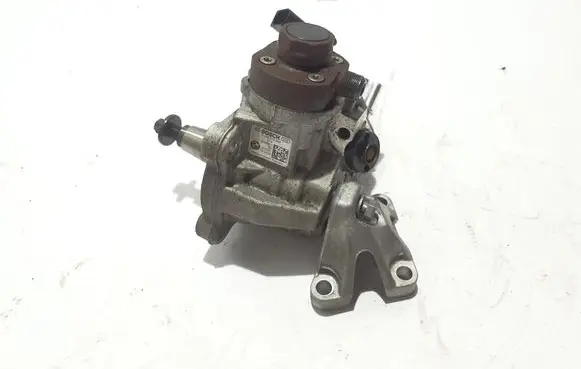 BMW 5 G30 G31 G38 Fuel injection high pressure pump 8599201