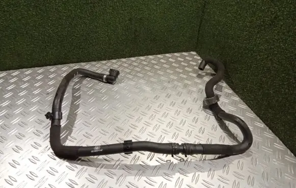 Land Rover Range Rover Sport L494 Engine coolant pipe/hose JPLA8063DD