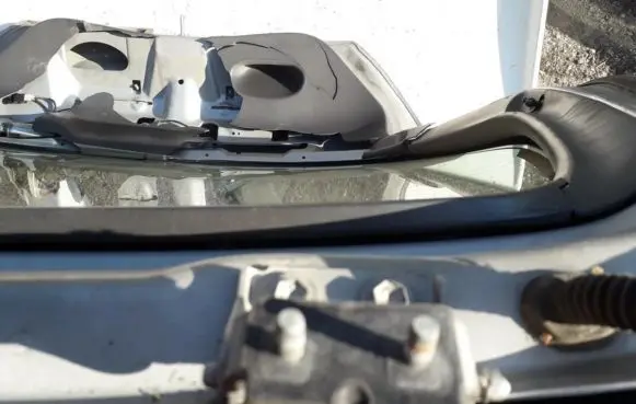 Ford Mondeo MK II Tailgate/trunk/boot hinge