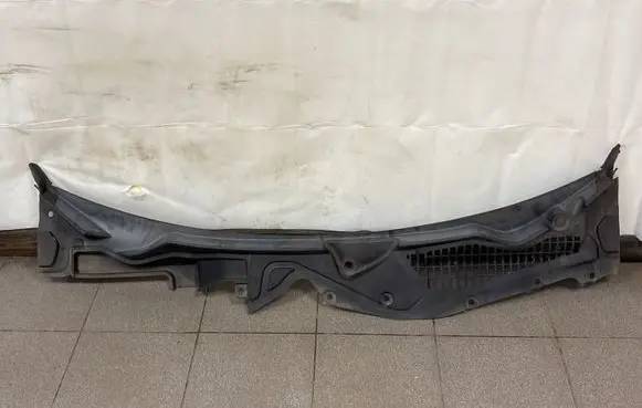 Ford Mustang VI Wiper trim FR3B63018A15