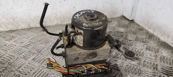 Skoda Octavia Mk1 (1U) ABS Pump 1C0907379 1J0614117E