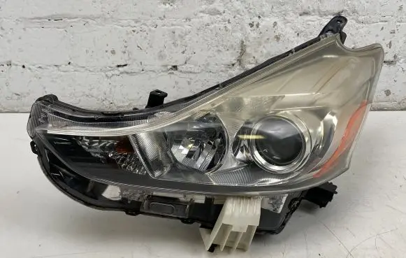 Toyota Prius+ (ZVW40) Headlight/headlamp