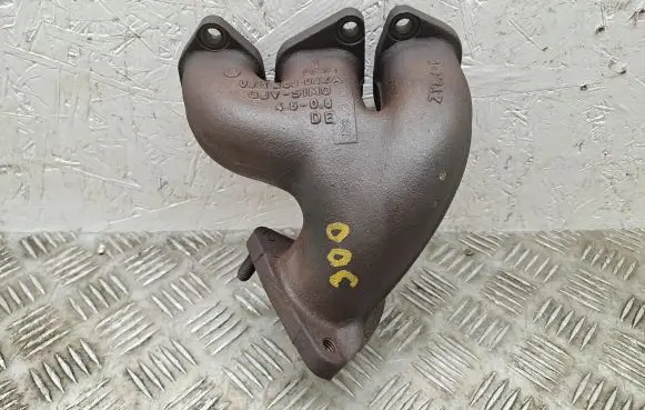 Volkswagen PASSAT CC Exhaust manifold 03H253032A