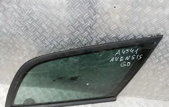 Toyota Avensis T220 Rear side window