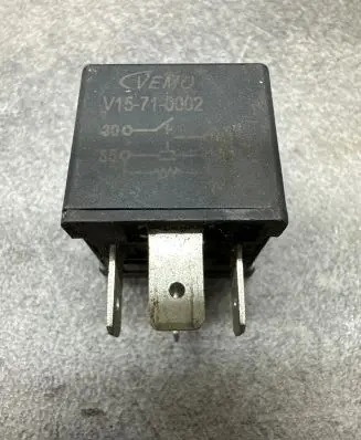 Audi A4 S4 B5 8D Other relay V15710002