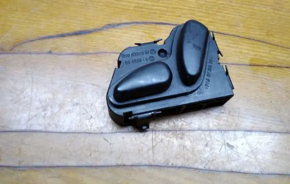 Mercedes-Benz E W211 Seat memory switch 2108213851
